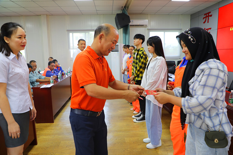 “金秋助學(xué)，圓夢(mèng)明佳！”明佳集團(tuán)黨支部及工會(huì)組織開(kāi)展愛(ài)心助學(xué)活動(dòng)！