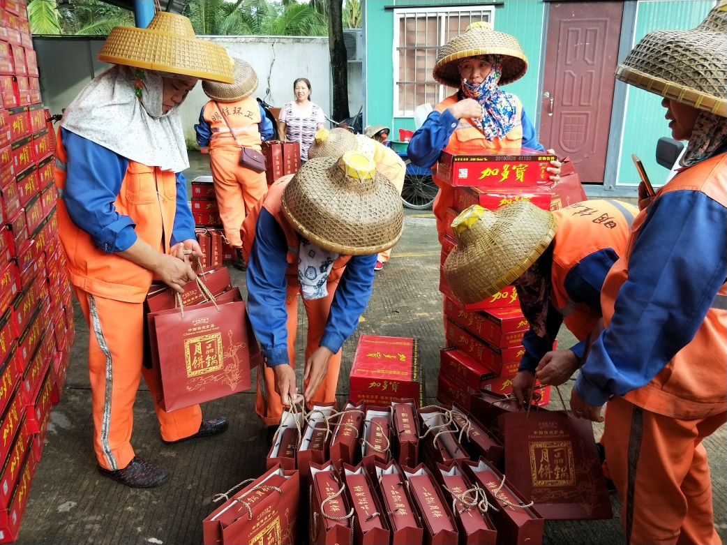 ? ?“中秋佳節(jié)、情暖職工” ? ? ? ? ?-----明佳集團(tuán)黨支部及工會(huì)組織開(kāi)展中秋慰問(wèn)活動(dòng)